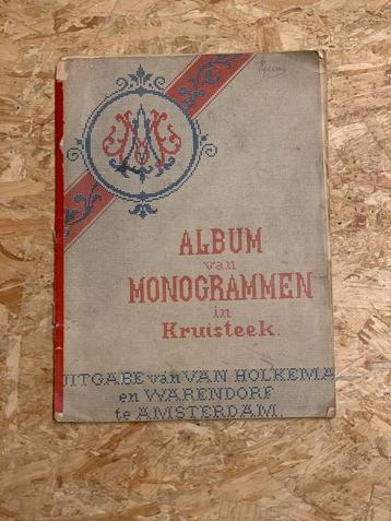 Vintage ‘Album van monogrammen in Kruisteek’