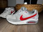Nike Air Max – grijs met rood – maat 40,5 – quasi nieuw, Kleding | Dames, Ophalen of Verzenden, Zo goed als nieuw, Sneakers, Rood