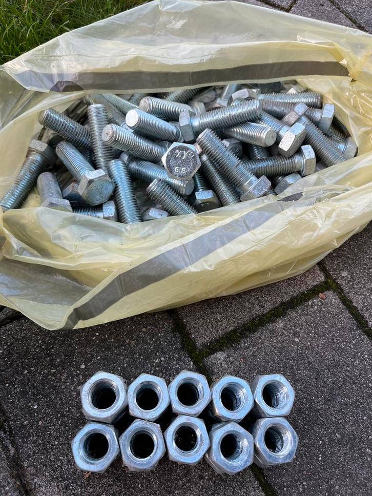 Partij M20 bouten en moeren, Doe-het-zelf en Bouw, IJzerwaren en Bevestigingsmiddelen, Zo goed als nieuw, Bouten of Moeren, 50 tot 100 mm