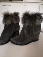 Grijze nubuck laarsje met bontje maat 36, Kleding | Dames, Ophalen of Verzenden, Zo goed als nieuw