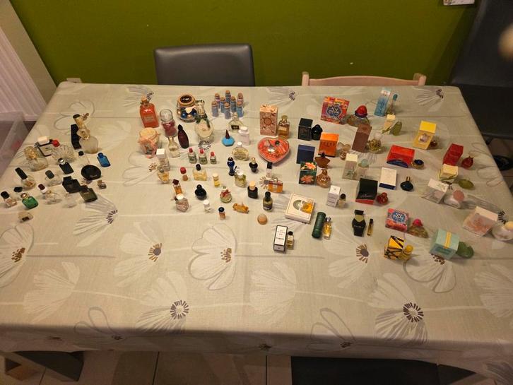Verzameling mini parfumflesjes - diverse merken, Verzamelen, Parfumverzamelingen, Ophalen of Verzenden