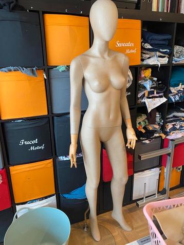 Mannequin Hans Boodt beschikbaar voor biedingen