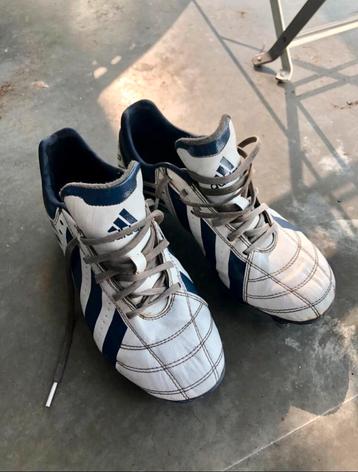 Chaussures crampons Adidas beschikbaar voor biedingen