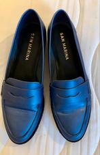 SAN MARINA mocassins van licht glanzend blauw leer, Blauw, San Marina, Schoenen met lage hakken, Zo goed als nieuw