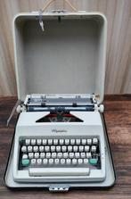 Typemachine Olympia SM8. Jaartal 1965. Made in Germany., Antiek en Kunst, Curiosa en Brocante, Ophalen