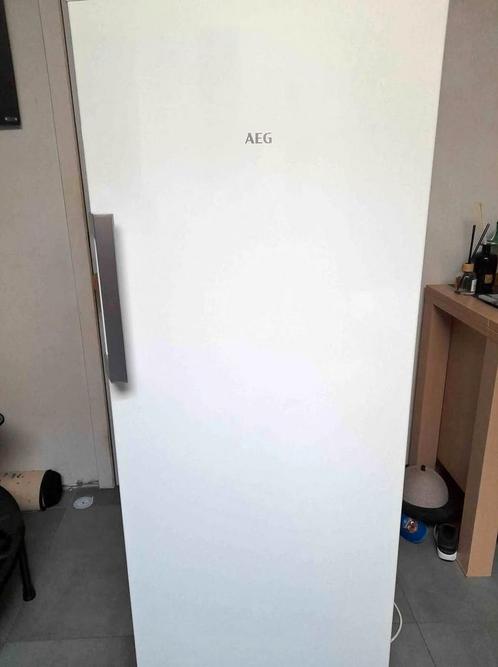 AEG Koelkast, Elektronische apparatuur, Koelkasten en IJskasten, Zo goed als nieuw, Ophalen