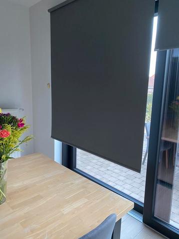 Rolgordijnen beschikbaar voor biedingen