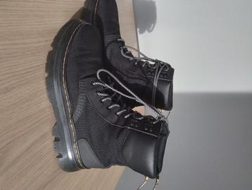 Dr. Martens  beschikbaar voor biedingen