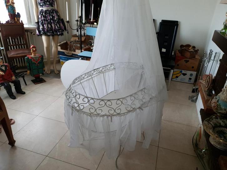 Babywieg van draadijzer Compleet met Sluiers en te gebruiken, Enfants & Bébés, Berceaux & Lits, Comme neuf, Berceau, Enlèvement