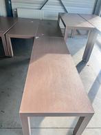 5 lange lage tafels, Enlèvement