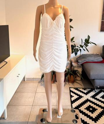 Sexy white dress (size M/L) beschikbaar voor biedingen