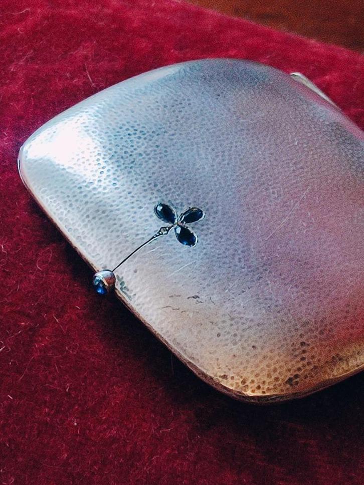 Verguld zilveren doosje met saffieren en diamant, Antiek en Kunst, Antiek | Zilver en Goud, Zilver, Ophalen of Verzenden
