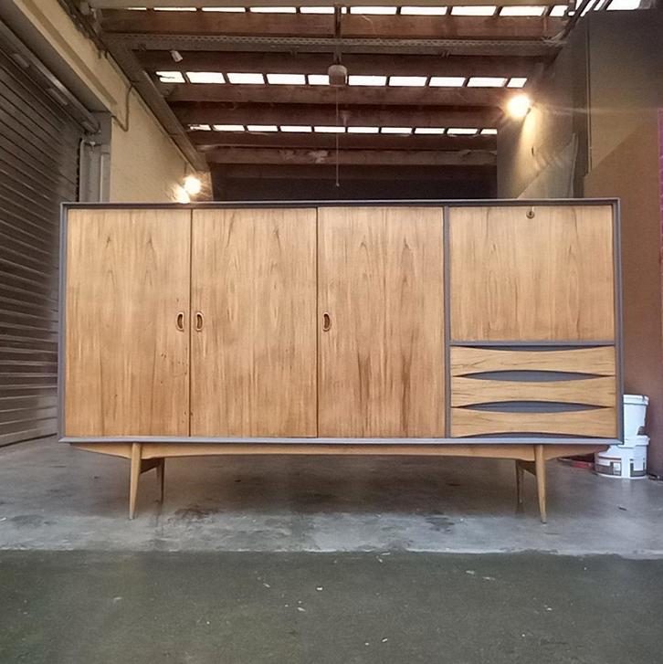 Vintage dressoir dressoir Oswald Vermaercke V-form jaren 50, Huis en Inrichting, Woonaccessoires | Overige, Zo goed als nieuw