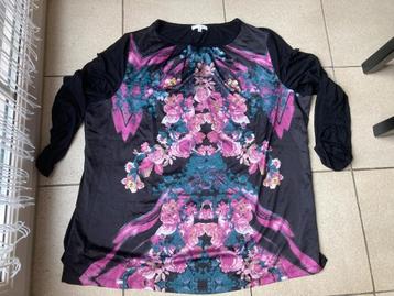 Leuke zwart met paarse blouse - maat 2XL beschikbaar voor biedingen