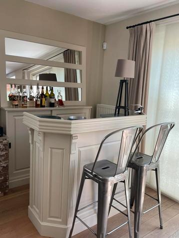 Ensemble de bar beschikbaar voor biedingen