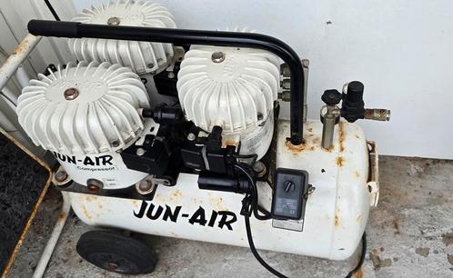 JUN-AIR compressor, Doe-het-zelf en Bouw, Compressors, Gebruikt, 10 bar of meer, 25 tot 100 liter, Geluidgedempt, Mobiel, Ophalen