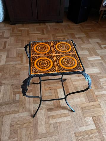 Tapple d’appoint vintage, ceramique et fer des annees 60 beschikbaar voor biedingen