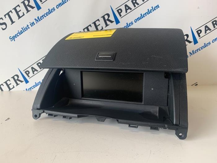 Navigatie Display van een Mercedes C-Klasse, Auto-onderdelen, Elektronica en Kabels, Mercedes-Benz, Gebruikt, 3 maanden garantie