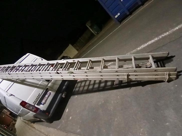 Ladder 3x22 15meter lang ongeveer, Doe-het-zelf en Bouw, Ladders en Trappen, Zo goed als nieuw, Ladder, Ophalen
