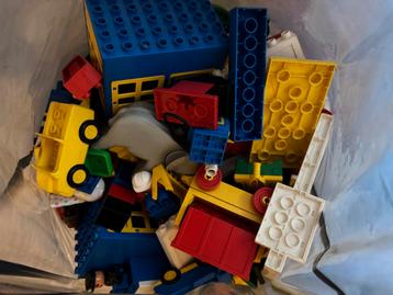 Zak vol Duplo en map met foto’s beschikbaar voor biedingen