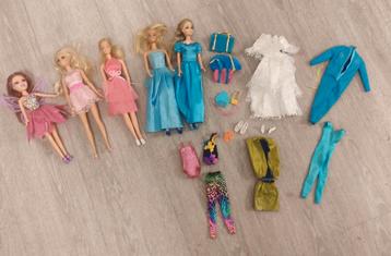 5 diverse barbiepoppen met accesoires