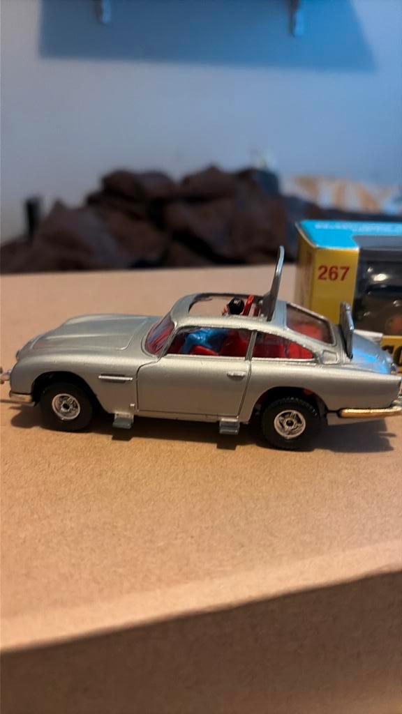 Corgi-speelgoed 007, Hobby en Vrije tijd, Modelauto's | 1:43, Gebruikt, Dinky Toys, Ophalen
