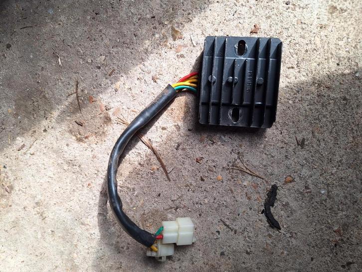 Spanningsregelaar 5 pin euro 5 4 takt injectie, Fietsen en Brommers, Brommeronderdelen | Algemeen, Carburateur, Ophalen of Verzenden