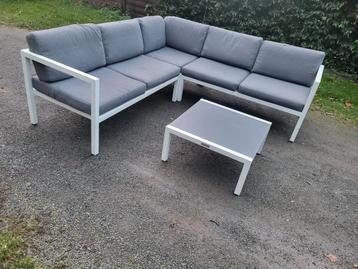 Aluminium loungeset wit p&r design met bijhorende kussens  beschikbaar voor biedingen