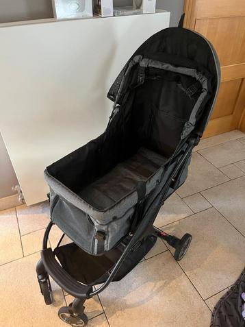 Hondenbuggy beschikbaar voor biedingen