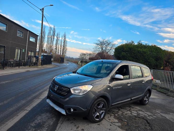 Dacia Lodgy STEPWAY 1.2i - 65 000 km - 12/2017 -veel opties, Autos, Dacia, Entreprise, Achat, Lodgy, ABS, Caméra de recul, Airbags
