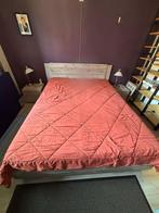 Volledige slaapkamer – kleerkast, bed & nachtkastjes – €500, Ophalen, Zo goed als nieuw, Tweepersoons, Landelijke stijl