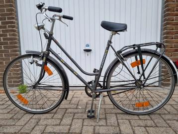 Toffe oldskool damesfiets te koop beschikbaar voor biedingen