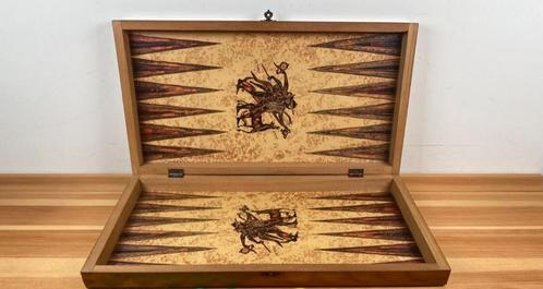 Houten handgemaakte backgammon bord en figuren, Hobby en Vrije tijd, Gezelschapsspellen | Bordspellen, Zo goed als nieuw, Ophalen of Verzenden