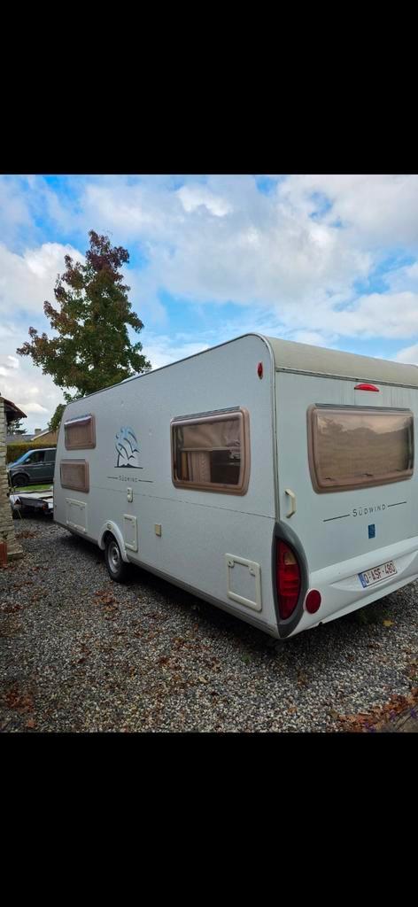 Knaus Sudwind 500KU, Caravans en Kamperen, Caravans, Particulier, tot en met 5, 1000 - 1250 kg, Airco, Koelkast, Ophalen