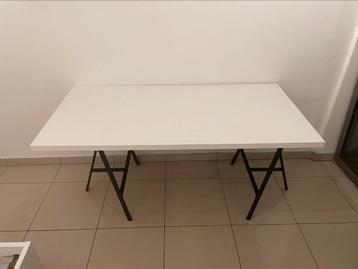 Functioneel bureau: los blad op 2 schragen (praktisch) beschikbaar voor biedingen