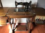Antieke Vesta naaimachine (aangedreven met trapplaat), Ophalen