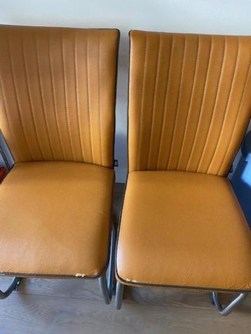 2 eetkamer stoelen H&H  beschikbaar voor biedingen