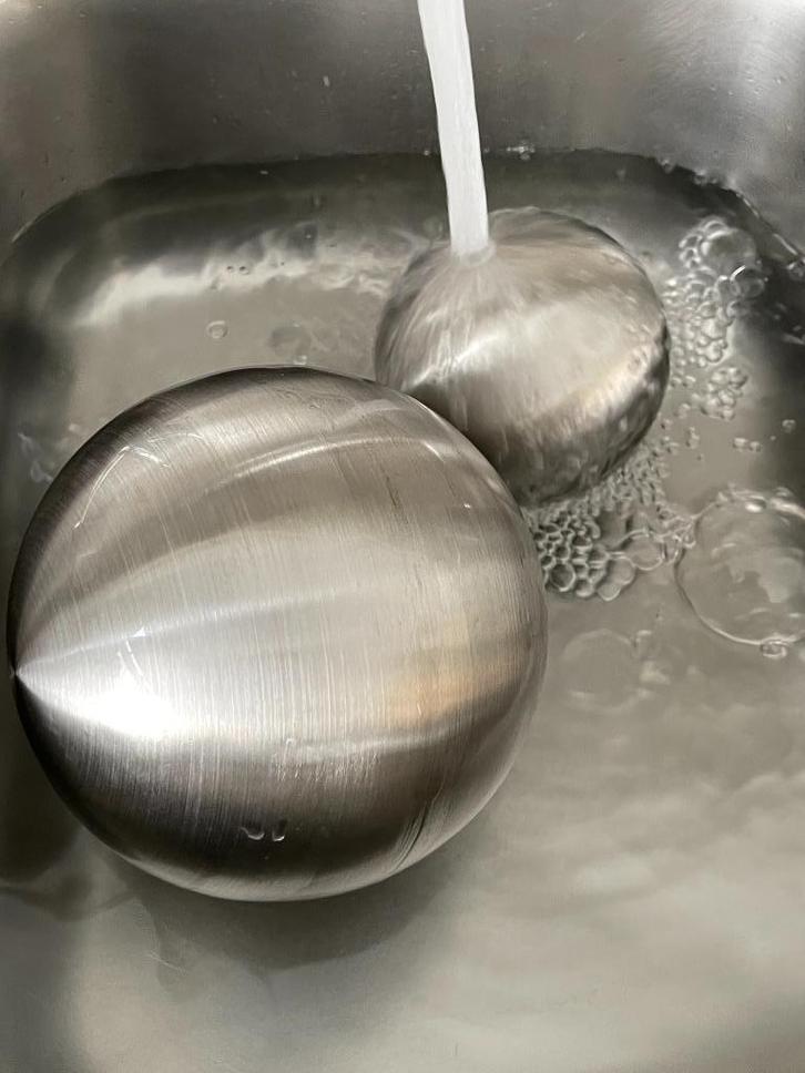 2 mat geborstelde RVS drijvende bollen, Tuin en Terras, Tuinbeelden, Ophalen of Verzenden