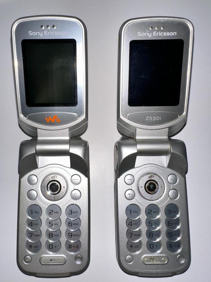 Lot de 2 téléphones vintage Sony Ericsson Z530i & W300i, Télécoms, Téléphonie mobile | Sony, Utilisé, Sans abonnement, Sans simlock