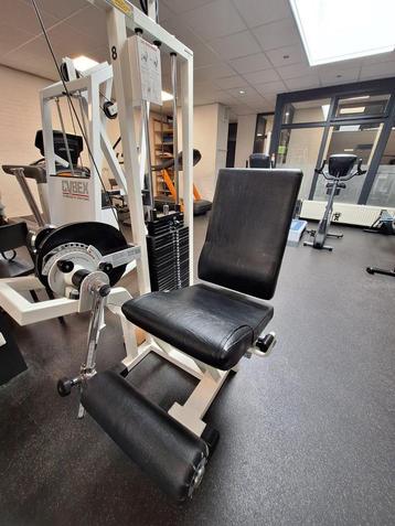 Technogym leg extension 120 kg beschikbaar voor biedingen