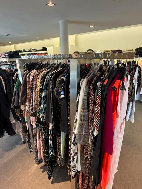Complete dameskledingzaak 6600 stuks wegens pensionering, Zakelijke goederen, Stock en Retail | Partijen goederen, Textiel, Ophalen