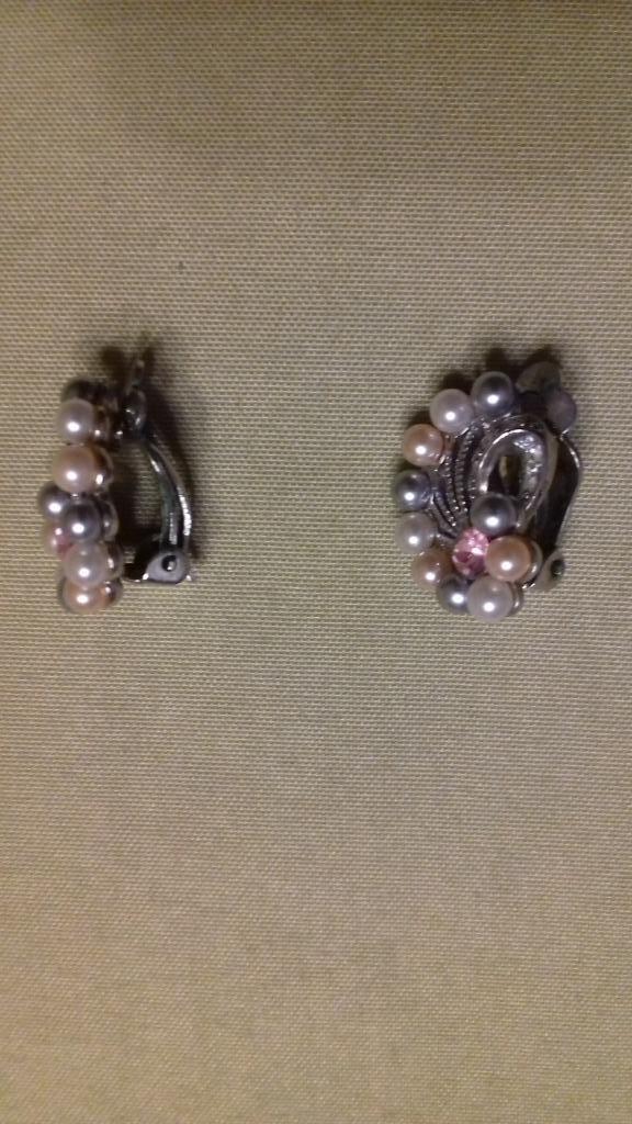 oorbellen vintage met pareltjes, 60 jaar oud, Handtassen en Accessoires, Oorbellen, Gebruikt, Knopjes of Stekers, Overige materialen