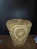 Raffia linnenmand, Ophalen