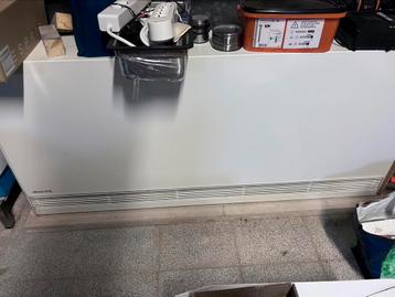 Stenen radiator beschikbaar voor biedingen