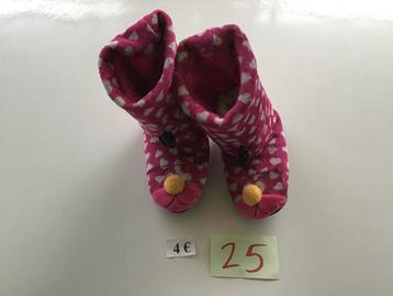 1 paire de chaussons pour enfants taille 25