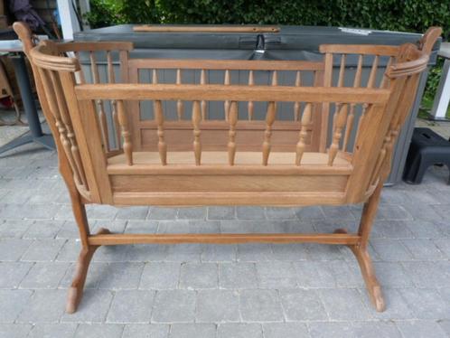 Antieke eiken wieg - stevig en perfect bruikbaar, Antiek en Kunst, Curiosa en Brocante, Ophalen