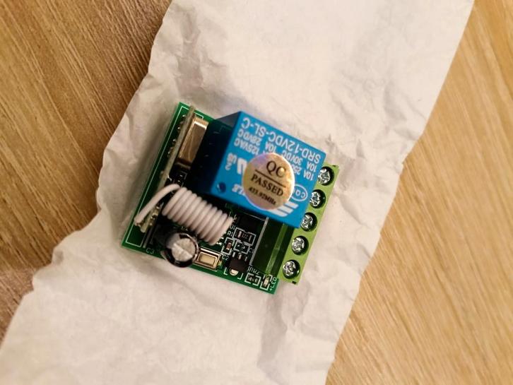 1 kanaals 433 mhz relais ontvanger + 1 kanaal wifi ontvanger, Hobby en Vrije tijd, Elektronica-componenten, Nieuw, Ophalen of Verzenden