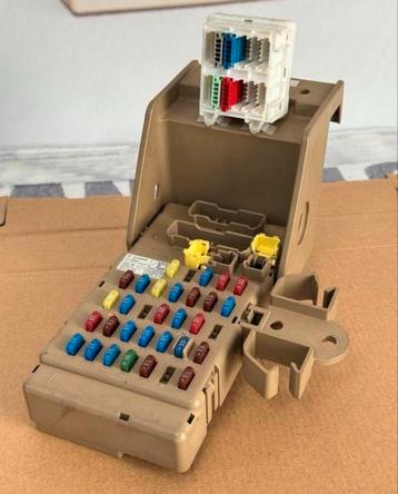 SUBARU Impreza Legacy 2007-2011 zekeringenkast LB100806B beschikbaar voor biedingen