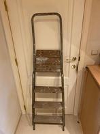 À donner escabeau utilisé mais fonctionnel, Bricolage & Construction, Échelles & Escaliers, Enlèvement, Utilisé, Pliable ou rétractable/escamotable
