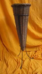 vase en rotin sur socle fer forgé 53 cm de haut, Maison & Meubles, Enlèvement, Neuf